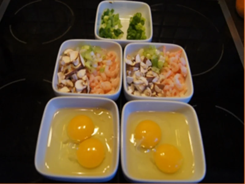 Rührei mit Eismeergarnelen auf Bauernbutterbrot - Rezept - Bild Nr. 5