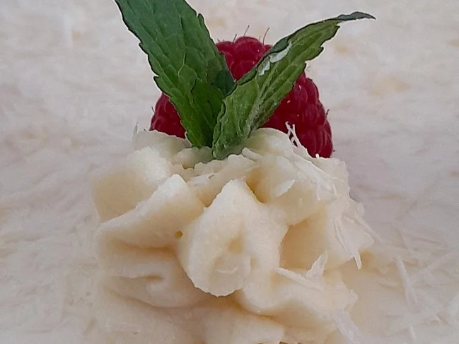 Rezept: Himbeer - Käsesahne - Torte mit weißer Schokolade Bild Nr. 8 Himbeer - Käsesahne - Torte mit weißer Schokolade - Rezept - Bild Nr. 8