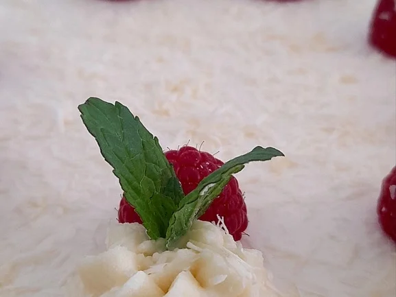 Rezept: Himbeer - Käsesahne - Torte mit weißer Schokolade Bild Nr. 9 Himbeer - Käsesahne - Torte mit weißer Schokolade - Rezept - Bild Nr. 9