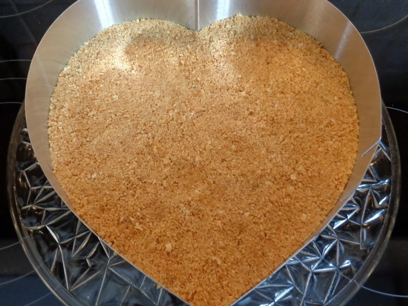 Rezept: Himbeer - Käsesahne - Torte mit weißer Schokolade Bild Nr. 12 Himbeer - Käsesahne - Torte mit weißer Schokolade - Rezept - Bild Nr. 12