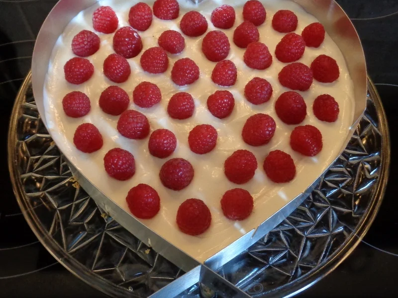 Rezept: Himbeer - Käsesahne - Torte mit weißer Schokolade Bild Nr. 18 Himbeer - Käsesahne - Torte mit weißer Schokolade - Rezept - Bild Nr. 18