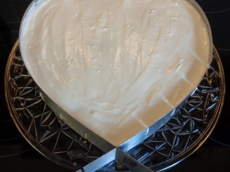 Rezept: Himbeer - Käsesahne - Torte mit weißer Schokolade Bild Nr. 19 Himbeer - Käsesahne - Torte mit weißer Schokolade - Rezept - Bild Nr. 19