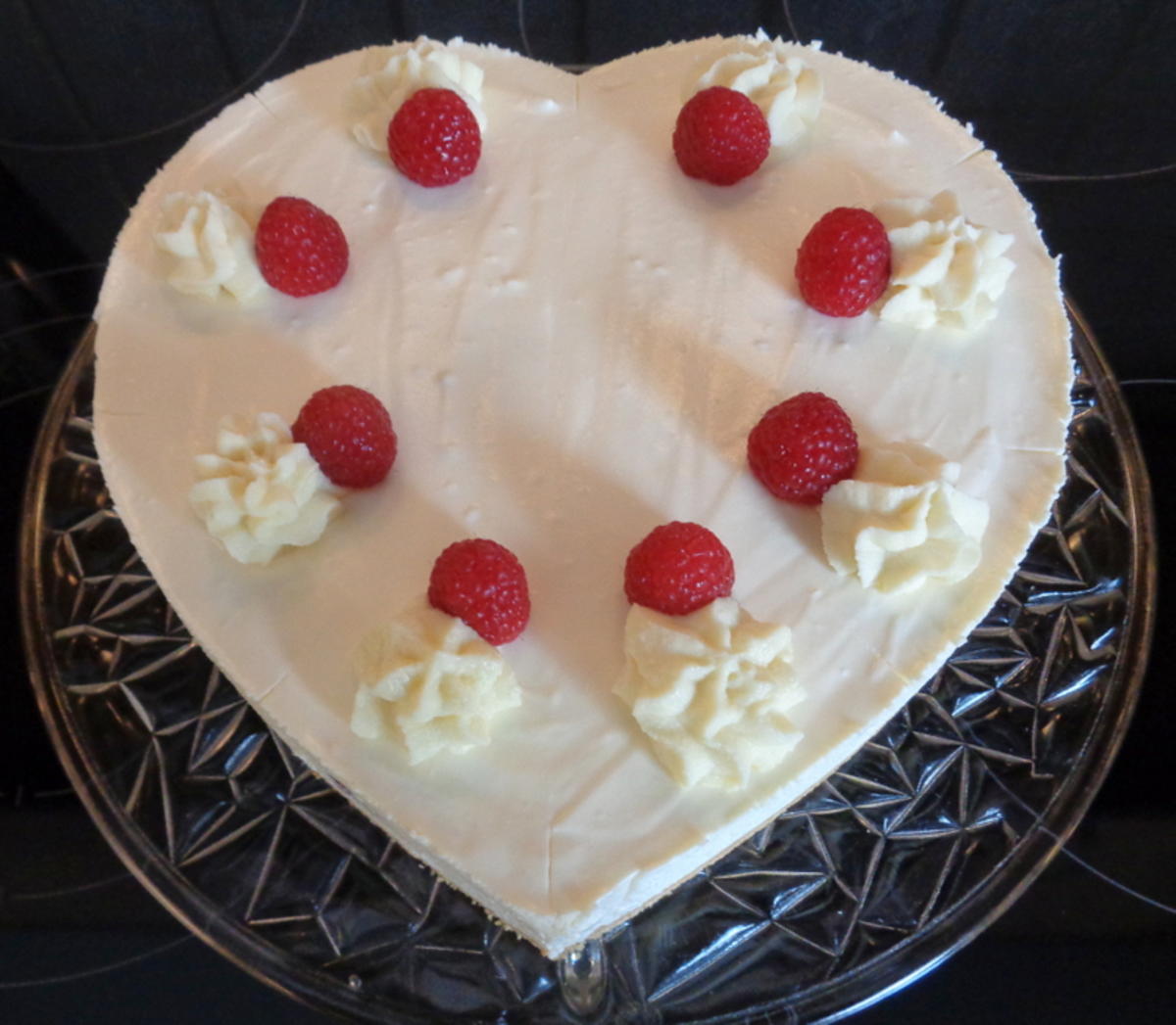 Himbeer - Käsesahne - Torte mit weißer Schokolade - Rezept - Bild Nr. 20