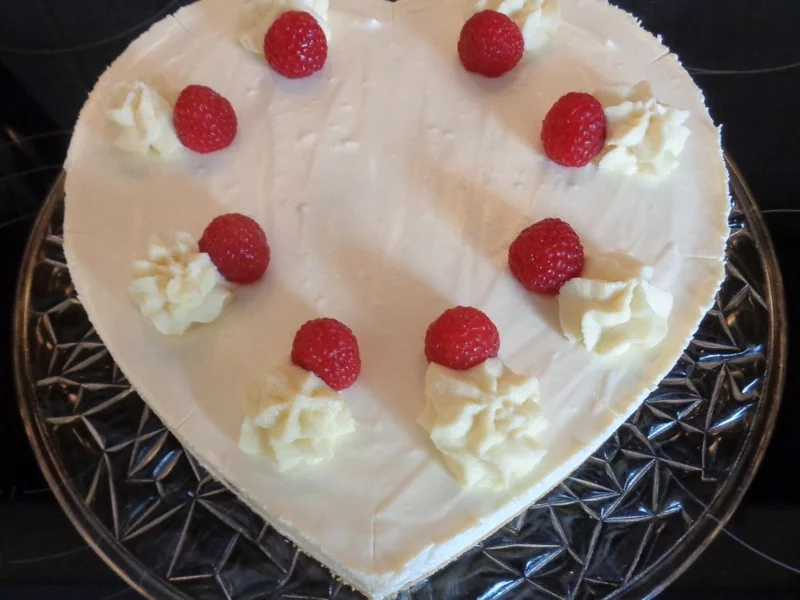 Rezept: Himbeer - Käsesahne - Torte mit weißer Schokolade Bild Nr. 20 Himbeer - Käsesahne - Torte mit weißer Schokolade - Rezept - Bild Nr. 20