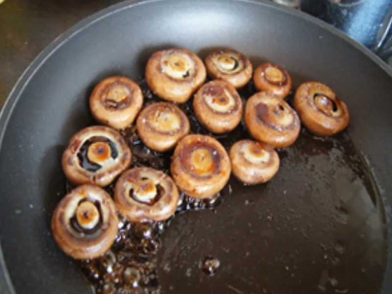 Hähnchenschenkel mit Champignons, Spinat und Curryreis - Rezept - Bild Nr. 8