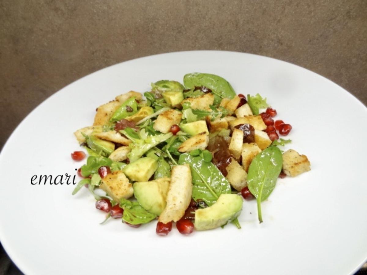 Rucola-Avocado Salat mit Kürbis- und Granatapfelkernen - Rezept - Bild Nr. 3