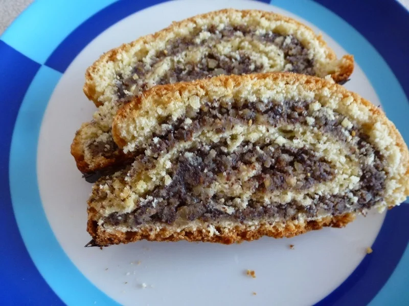 Haselnuss-Mohn-Rolle - Rezept - Bild Nr. 3