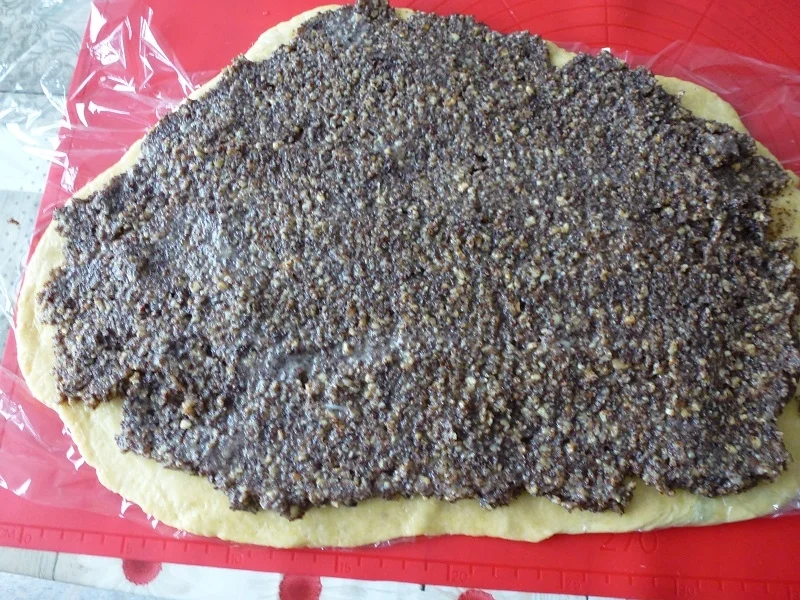 Haselnuss-Mohn-Rolle - Rezept - Bild Nr. 8