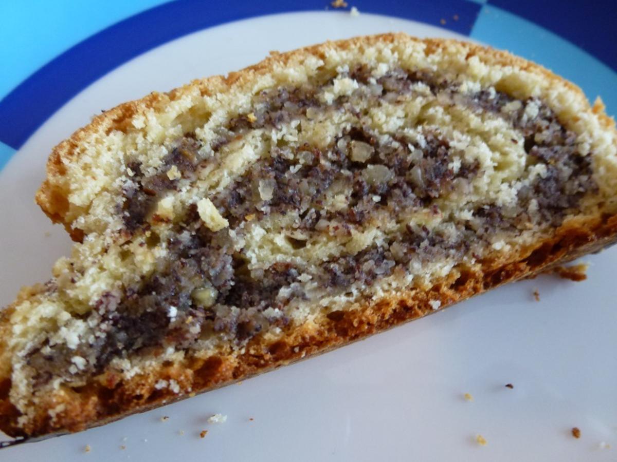 Haselnuss-Mohn-Rolle - Rezept mit Bild - kochbar.de