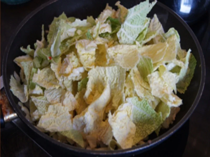 Herzhafte Wirsingpfanne mit Baby-Pellkartoffeln - Rezept - Bild Nr. 8