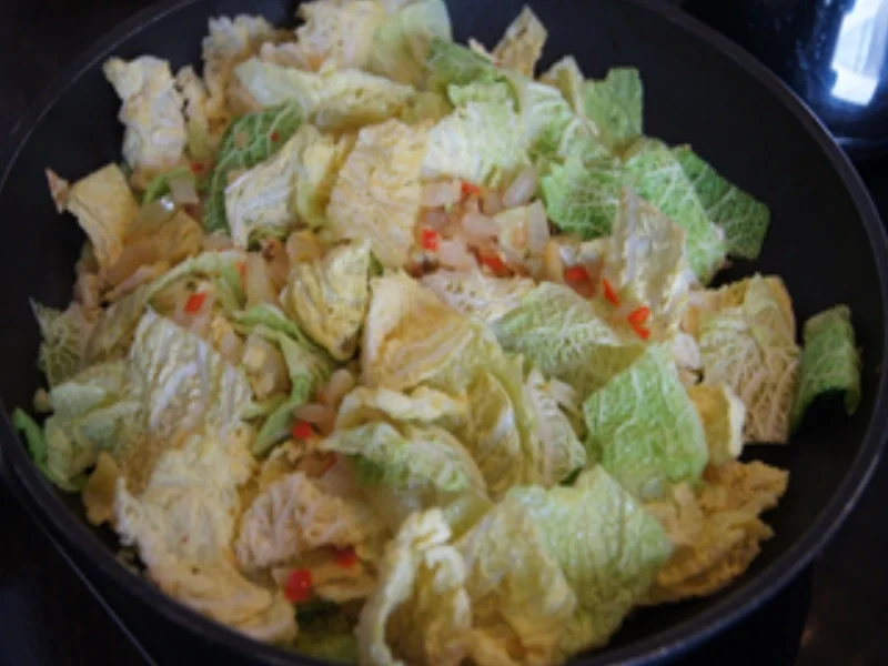 Herzhafte Wirsingpfanne mit Baby-Pellkartoffeln - Rezept - Bild Nr. 9