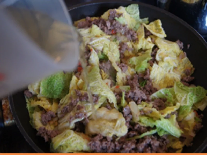 Herzhafte Wirsingpfanne mit Baby-Pellkartoffeln - Rezept - Bild Nr. 11