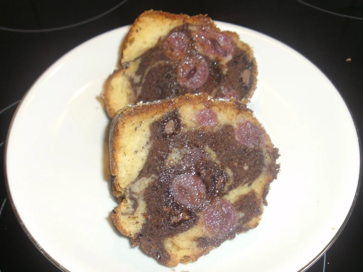 Schoko-Marmorkuchen mit Kirschen + Eierlikör - Rezept - Bild Nr. 3