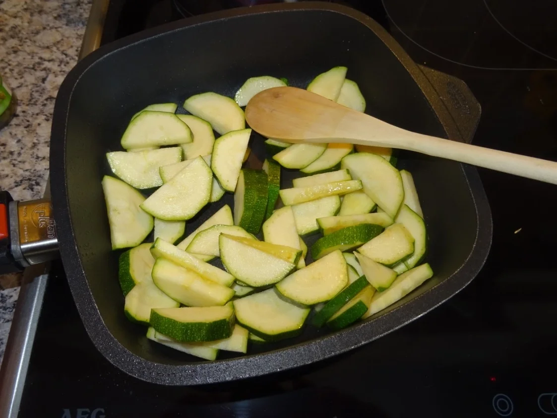 Rezept: Zucchini-Hähnchen-Ragout Bild Nr. 4 Zucchini-Hähnchen-Ragout - Rezept - Bild Nr. 4