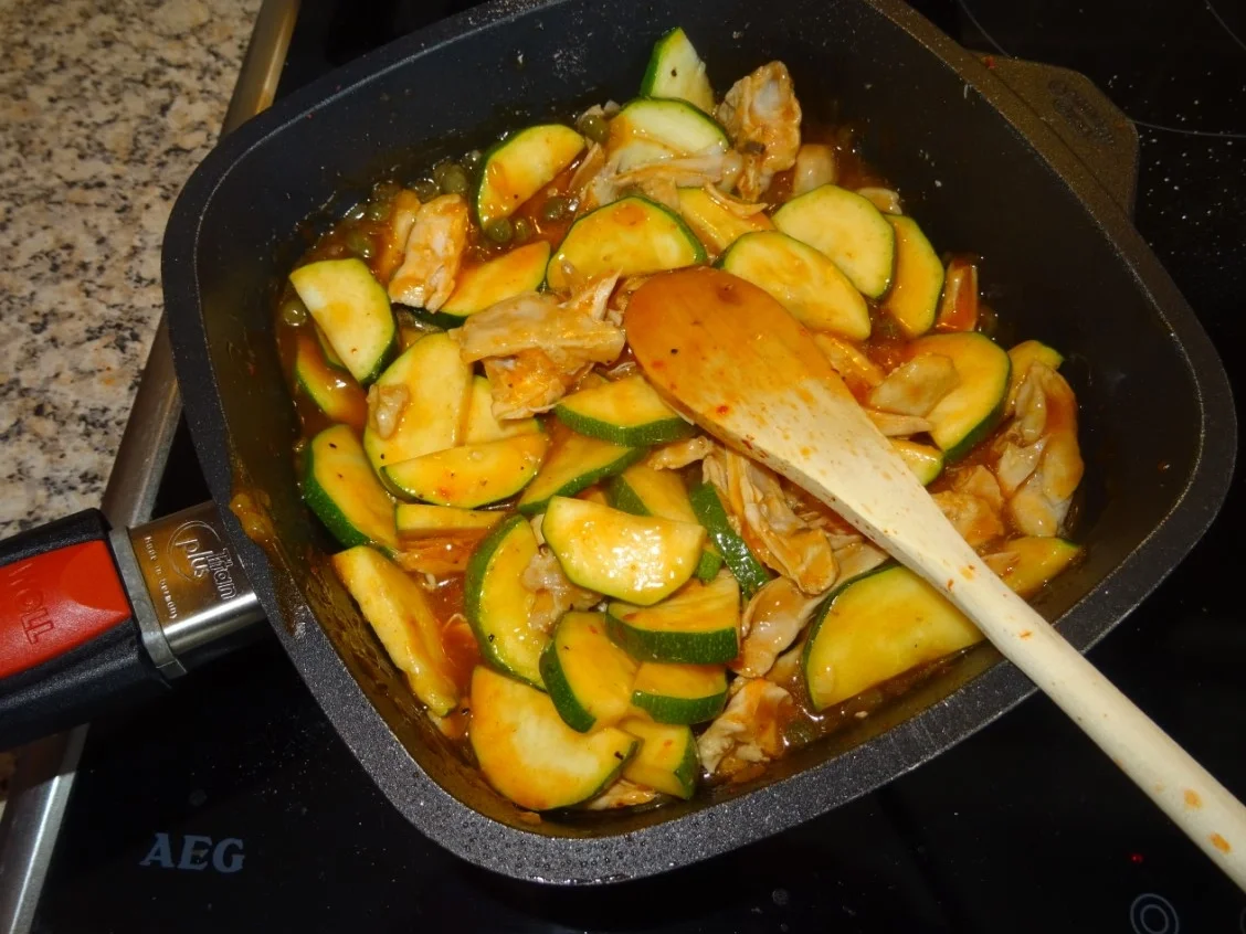 Rezept: Zucchini-Hähnchen-Ragout Bild Nr. 7 Zucchini-Hähnchen-Ragout - Rezept - Bild Nr. 7