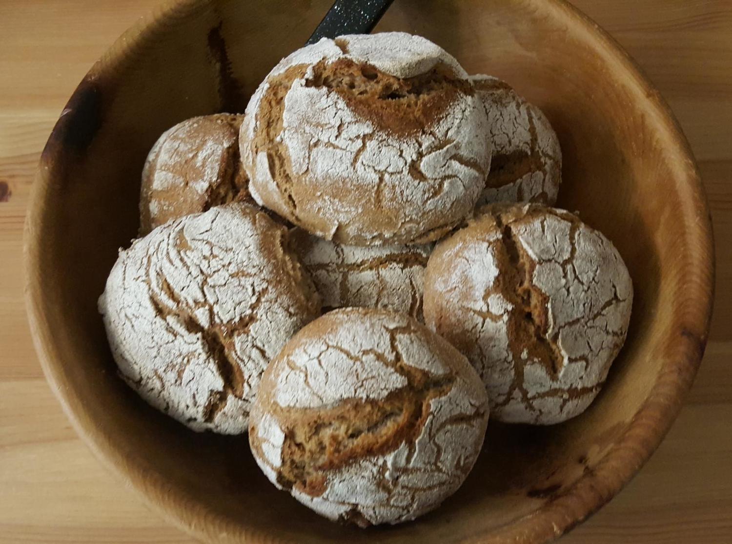 Reine Roggenbrötchen - Rezept mit Bild - kochbar.de