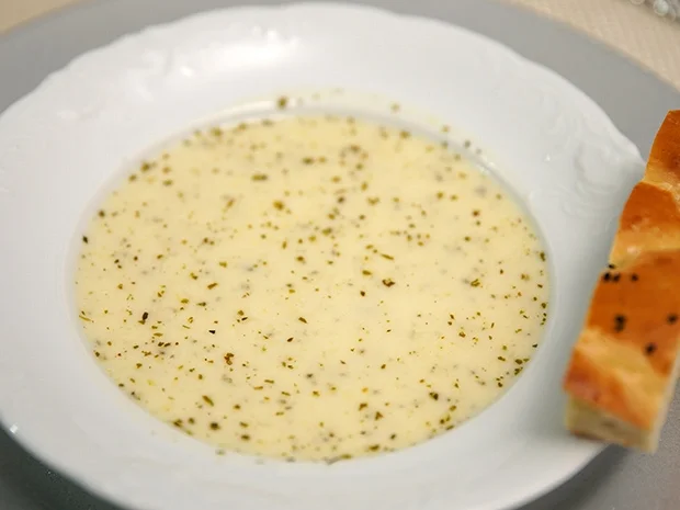 Nohutlu Yogurt Corbasi mit Tirnak pidesi - Rezept - Bild Nr. 2