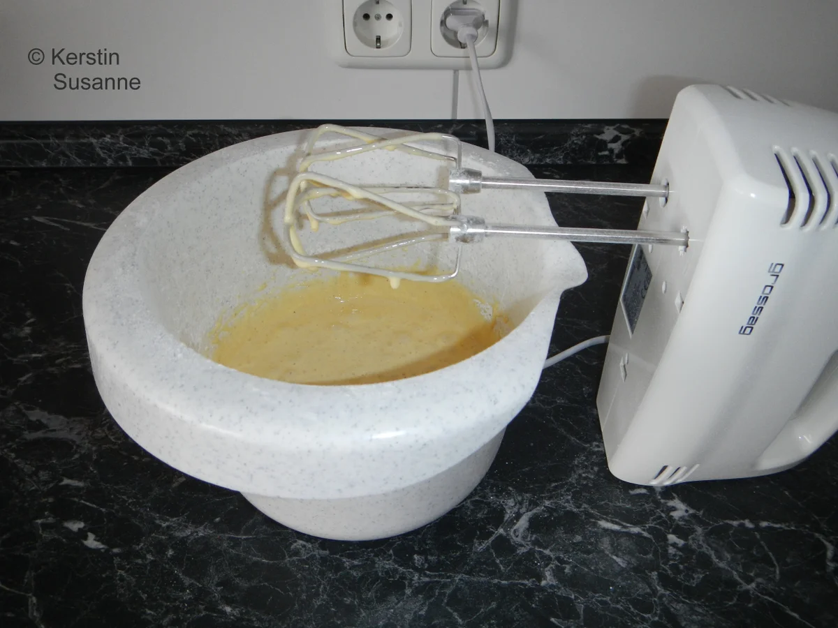 Rezept: Kiwi-Sahne-Torte Bild Nr. 5 Kiwi-Sahne-Torte - Rezept - Bild Nr. 5