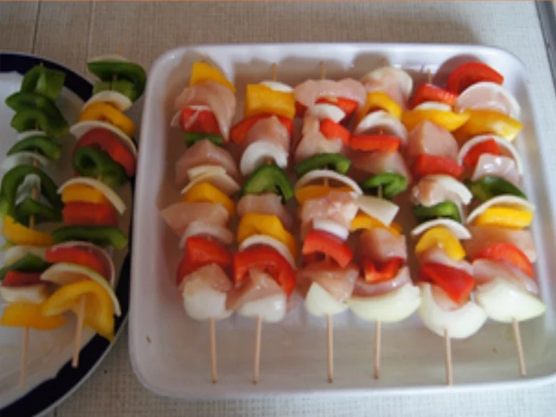 Hähnchenbrustfiletspieße mit pikanter Sauce und Paprika-Basmatireis - Rezept - Bild Nr. 6