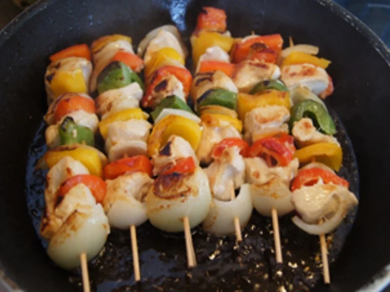 Hähnchenbrustfiletspieße mit pikanter Sauce und Paprika-Basmatireis - Rezept - Bild Nr. 8