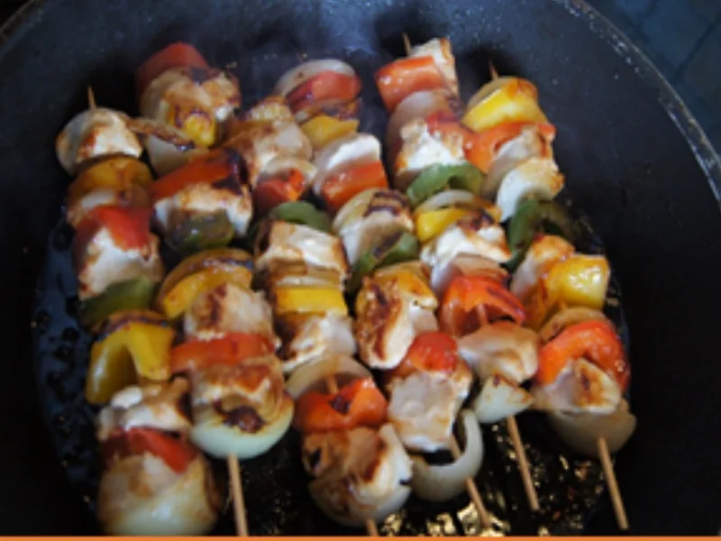 Hähnchenbrustfiletspieße mit pikanter Sauce und Paprika-Basmatireis - Rezept - Bild Nr. 9