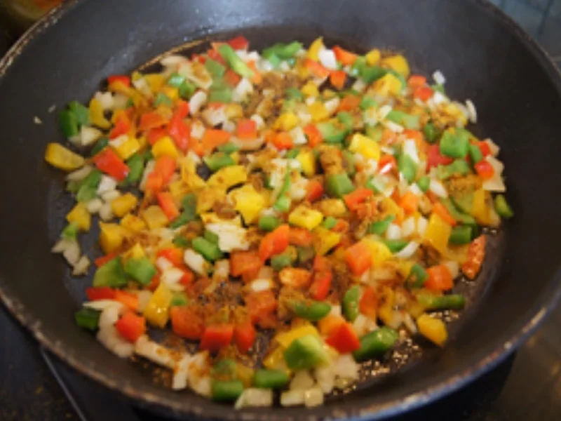 Hähnchenbrustfiletspieße mit pikanter Sauce und Paprika-Basmatireis - Rezept - Bild Nr. 15