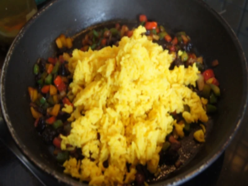 Hähnchenbrustfiletspieße mit pikanter Sauce und Paprika-Basmatireis - Rezept - Bild Nr. 16