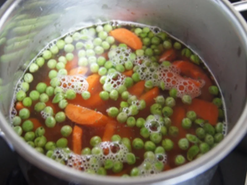 Rezept: Schlemmerfilet mit Erbsen-Möhren-Gemüse und Kartoffelstampf Bild Nr. 8 Schlemmerfilet mit Erbsen-Möhren-Gemüse und Kartoffelstampf - Rezept - Bild Nr. 8