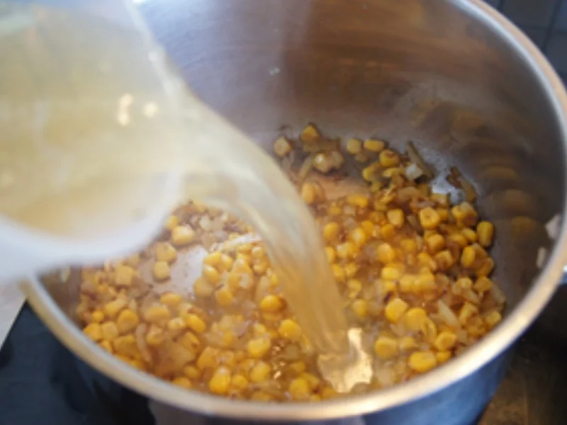 Rezept: Sonnenmaissuppe mit Nürnberger Rostbratwürstchen Bild Nr. 4 Sonnenmaissuppe mit Nürnberger Rostbratwürstchen - Rezept - Bild Nr. 4