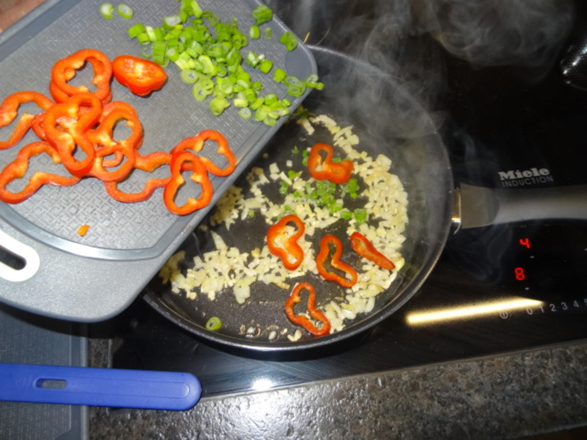 Fogosch mit Pußtasauce und Salzkartoffeln - Rezept - Bild Nr. 6