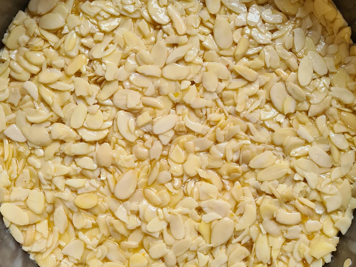 Bienenstich Quark Öl Teig - einfach - von Molly1702 Bienenstich Quark Öl Teig - einfach - von Molly1702