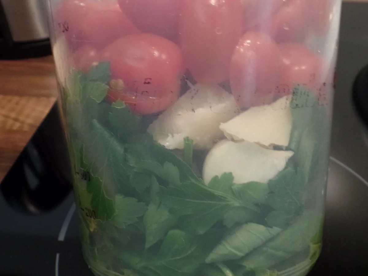 Pasta mit Tomaten-Kräuter-Pesto - Rezept - Bild Nr. 13522