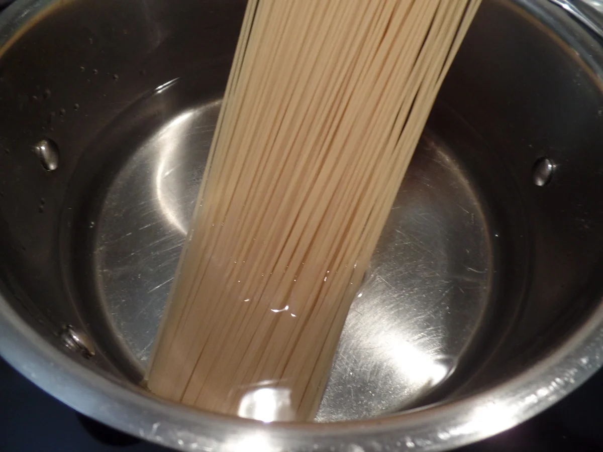 Pasta mit Tomaten-Kräuter-Pesto - Rezept - Bild Nr. 13526