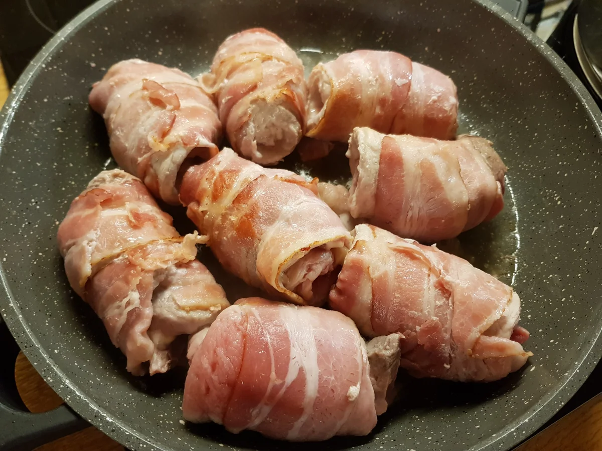 Schnitzel Rouladen mit Käsefüllung in Mischpilzsauce - Rezept - Bild Nr. 3