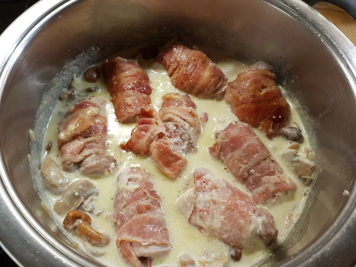 Schnitzel Rouladen mit Käsefüllung in Mischpilzsauce - Rezept - Bild Nr. 4