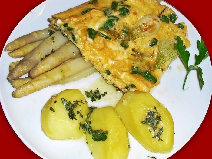 Kräuter-Rührei auf Spargel - Rezept - Bild Nr. 2