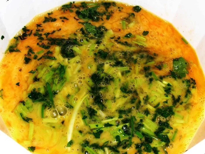 Kräuter-Rührei auf Spargel - Rezept - Bild Nr. 4