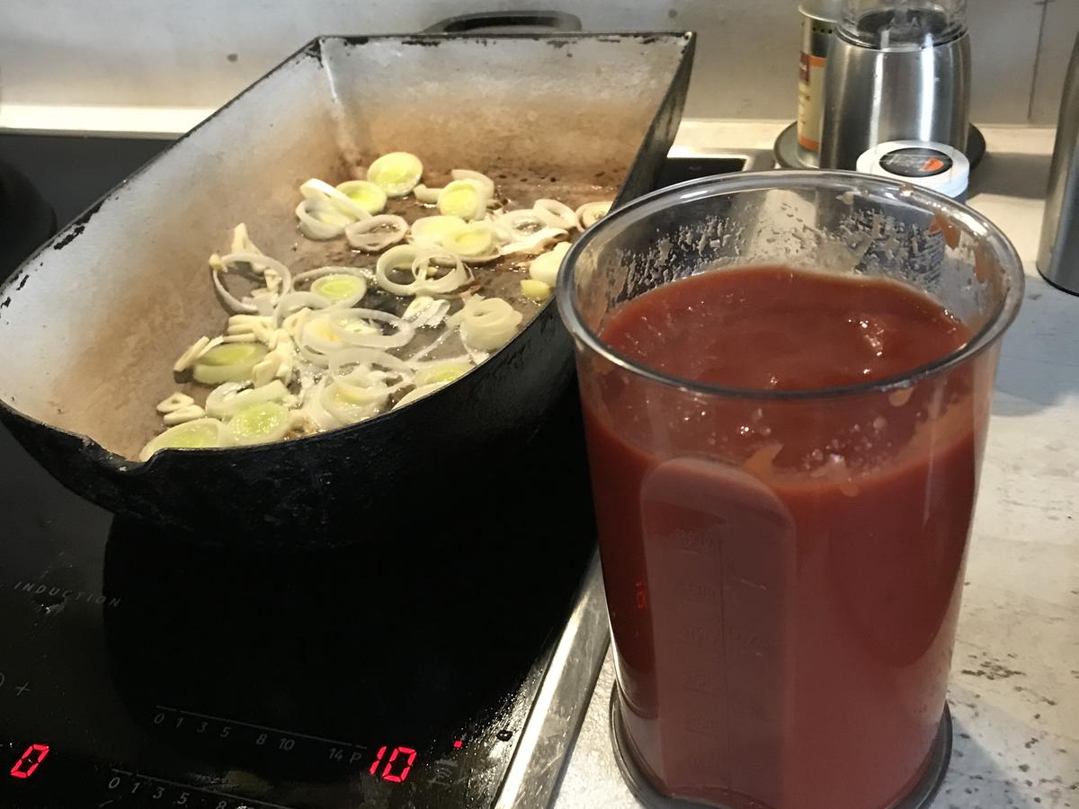 Hühnchengulasch mit Spitzkohl - einfach - 240 kcal/100g