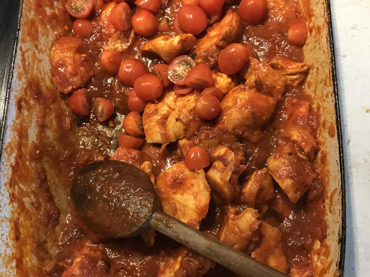Hühnchengulasch mit Spitzkohl - einfach - 240 kcal/100g