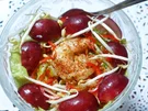 Blattsalat mit Shrimps und Früchten - Rezept - Bild Nr. 2