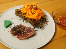 Crispy Papaya-Salat verführt Tuna Tataki - Rezept - Bild Nr. 2