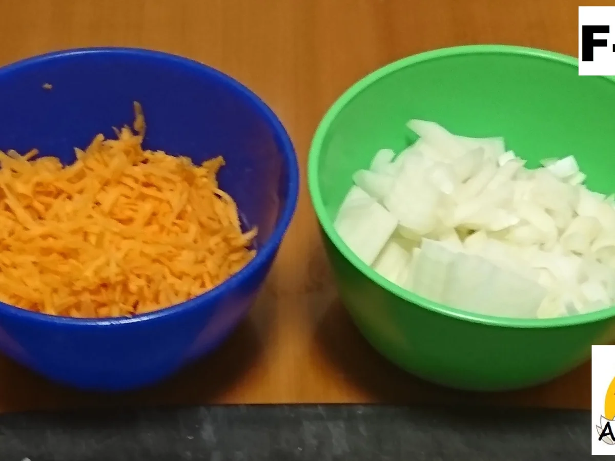 Pelmeni (russische Maultaschen) in Töpfen klassisch. - Rezept - Bild Nr. 13539