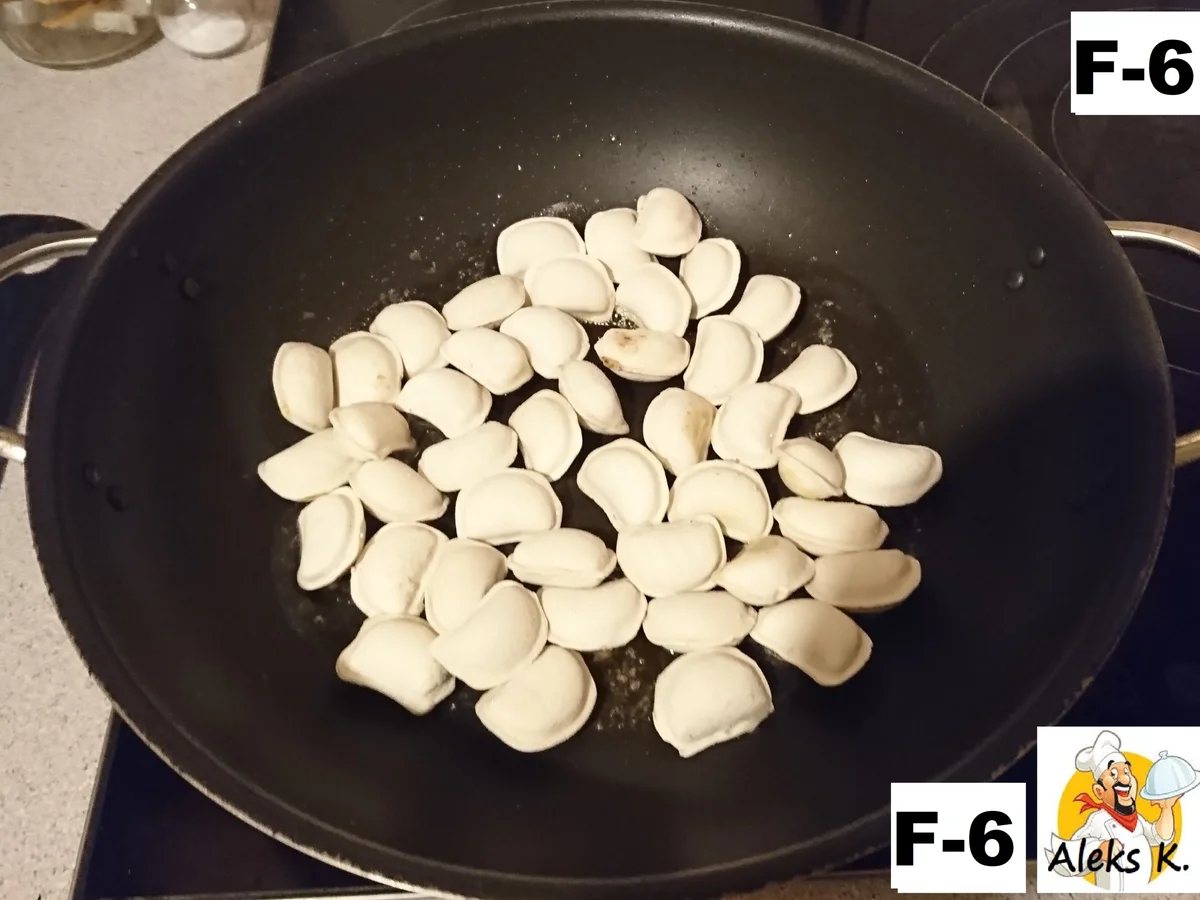 Pelmeni (russische Maultaschen) in Töpfen klassisch. - Rezept - Bild Nr. 13541