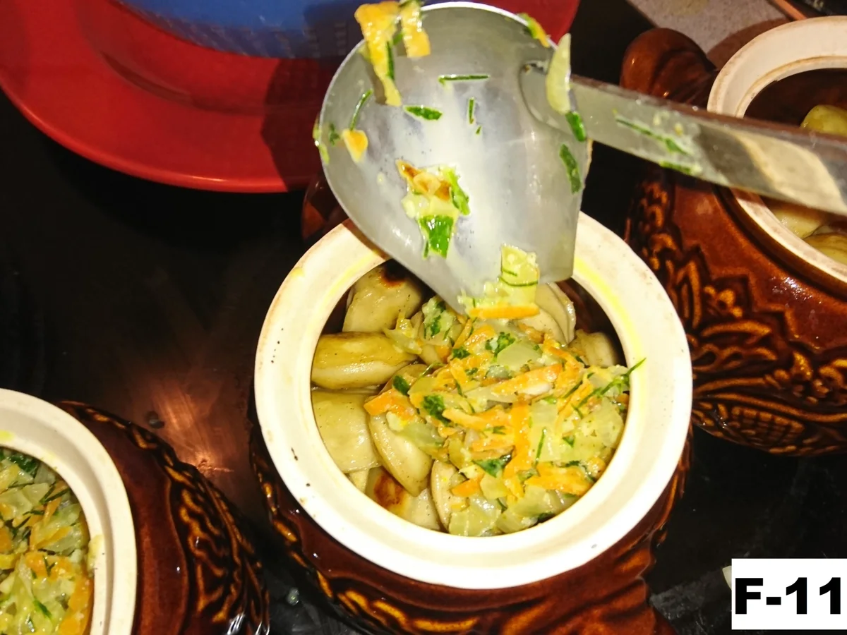 Pelmeni (russische Maultaschen) in Töpfen klassisch. - Rezept - Bild Nr. 13546