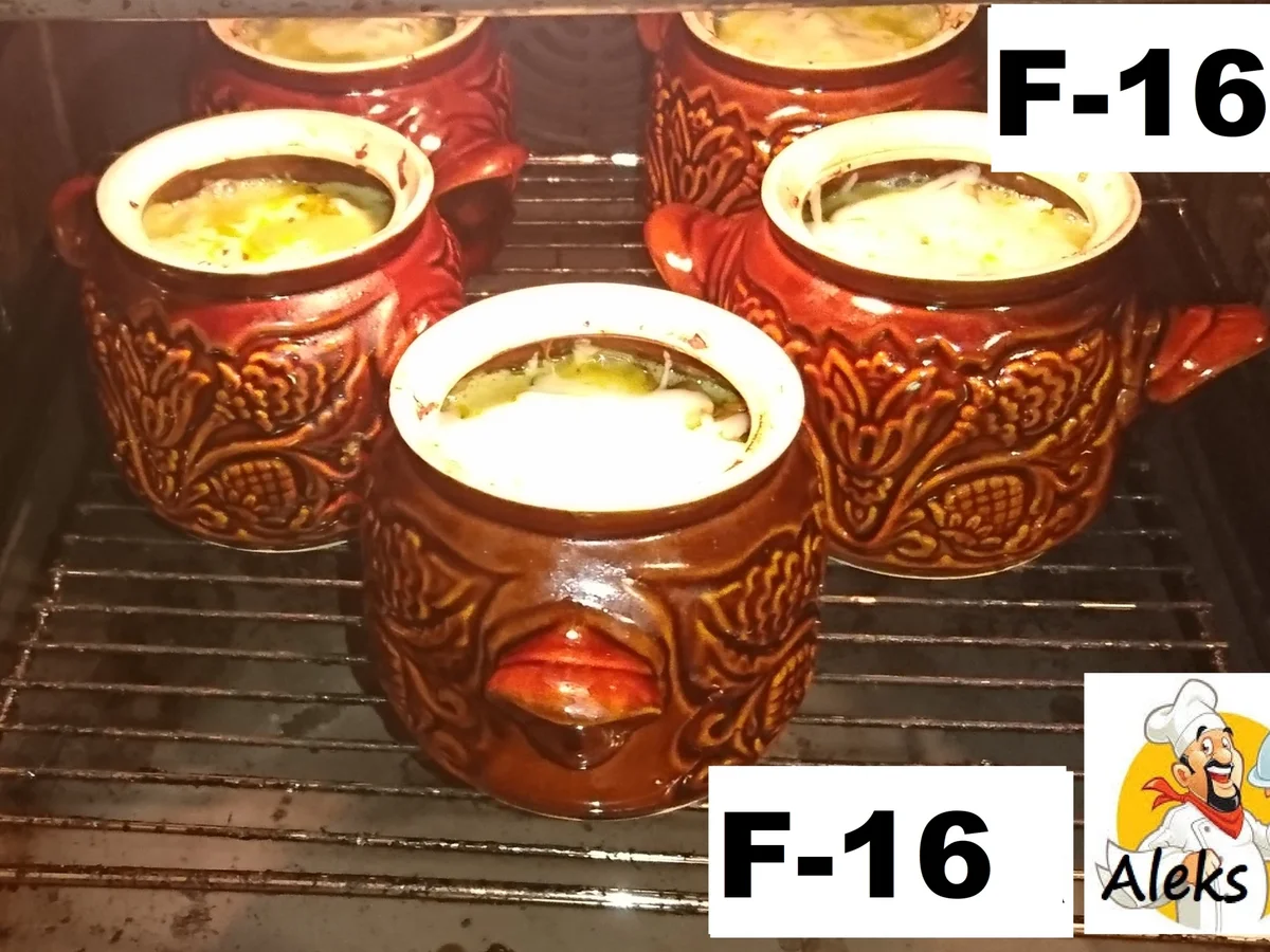 Pelmeni (russische Maultaschen) in Töpfen klassisch. - Rezept - Bild Nr. 13551