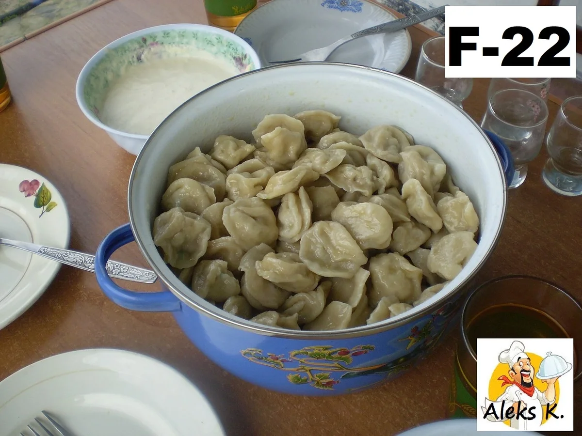 Pelmeni (russische Maultaschen) in Töpfen klassisch. - Rezept - Bild Nr. 13557
