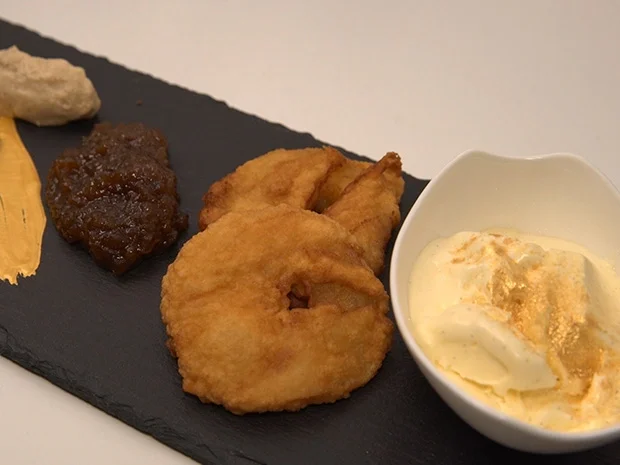 Apfelküchle im Bierteig gebacken, dazu Vanilleeis - Rezept - Bild Nr. 2