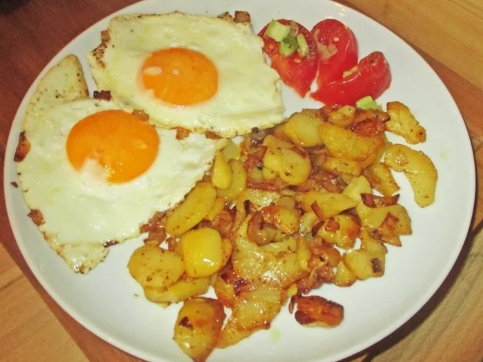 Rezept: Frische Bratkartoffeln mit Spiegelei Bild Nr. 2 Frische Bratkartoffeln mit Spiegelei - Rezept - Bild Nr. 2