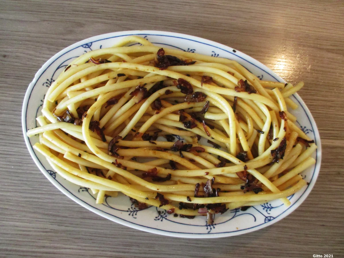 Rezept: Hackfleischrolle mit Nudelfüllung und Tomatensoße Bild Nr. 3 Hackfleischrolle mit Nudelfüllung und Tomatensoße - Rezept - Bild Nr. 3