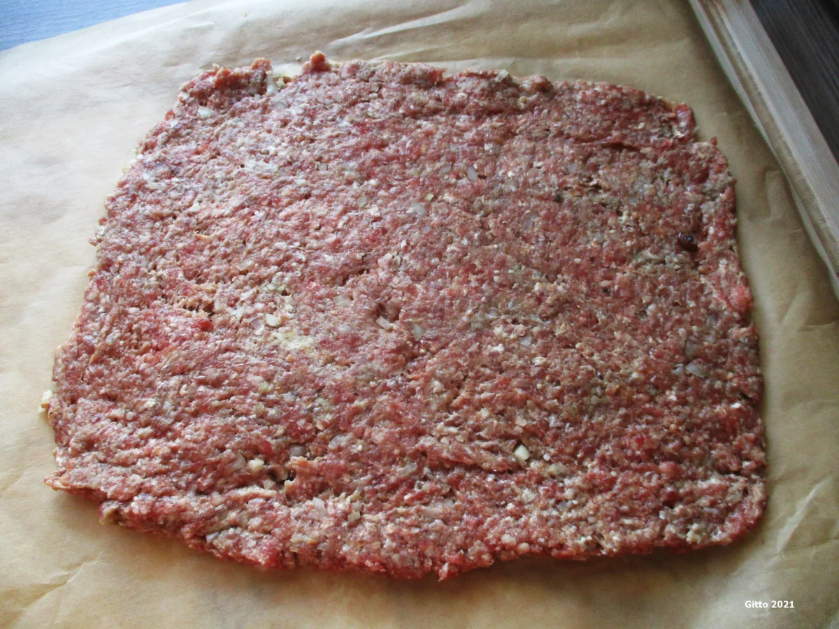 Rezept: Hackfleischrolle mit Nudelfüllung und Tomatensoße Bild Nr. 4 Hackfleischrolle mit Nudelfüllung und Tomatensoße - Rezept - Bild Nr. 4